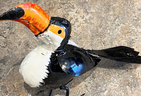 Dierfiguren van oude metaalresten uit Zimbabwe